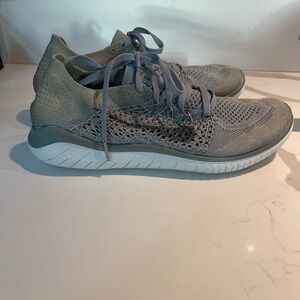 Nike Free Run light army green siz 10